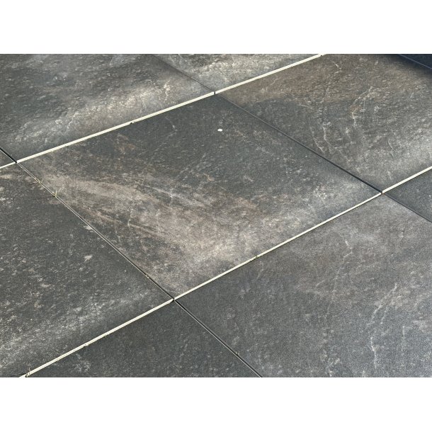 Peacock Black. Keramik